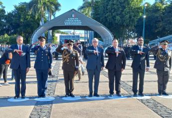 Rocha Moya encabeza el izamiento del 114 aniversario de la Revolución Mexicana