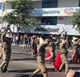 Con un gran desfile, conmemoran el 114 aniversario de la Revolución Mexicana, en Culiacán