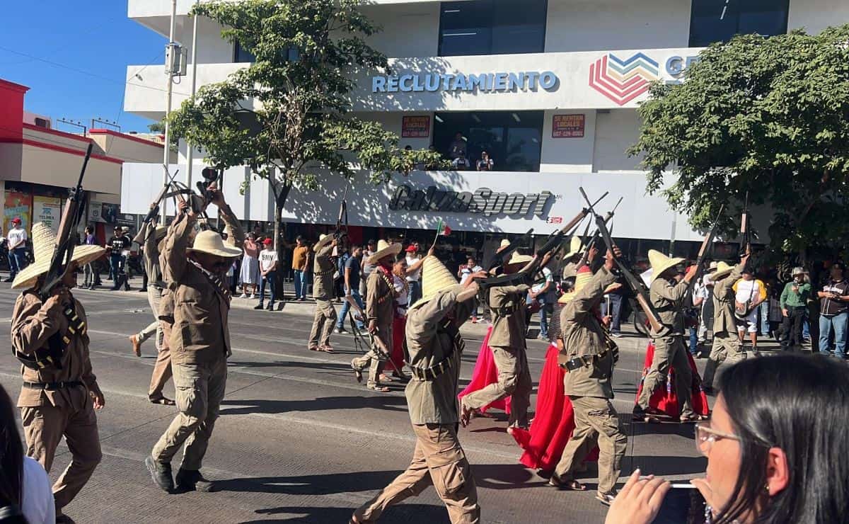 Con un gran desfile, conmemoran el 114 aniversario de la Revolución Mexicana, en Culiacán