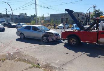 Accidente aparatoso deja a una persona lesionada en Los Mochis