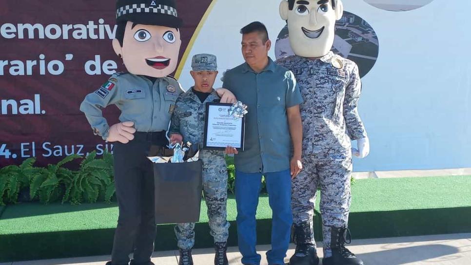 Nombran al niño Eduardo como Guardia de Honor de la Guardia Nacional