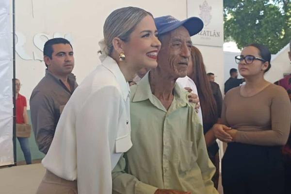 Estrella Palacios entrega más de 400 despensas a familias vulnerables de Mazatlán