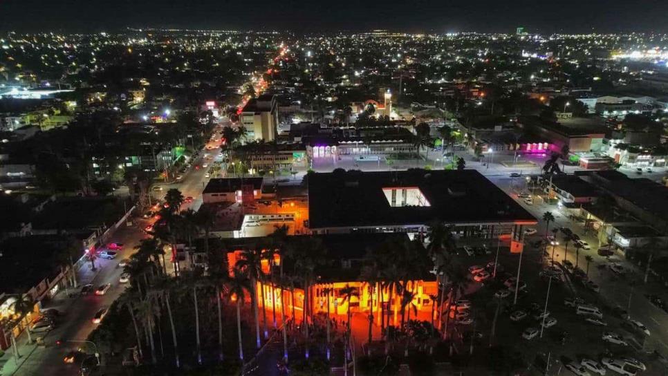 Palacio Municipal de Ahome se ilumina de color naranja para unir fuerzas contra la violencia de género