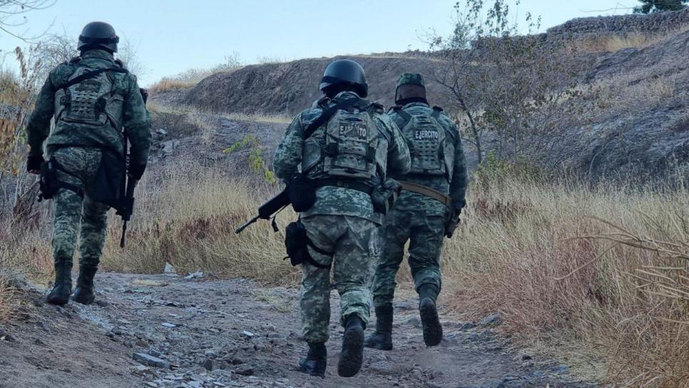 Aseguran a 5 civiles, armas de fuego y equipo táctico en Culiacán