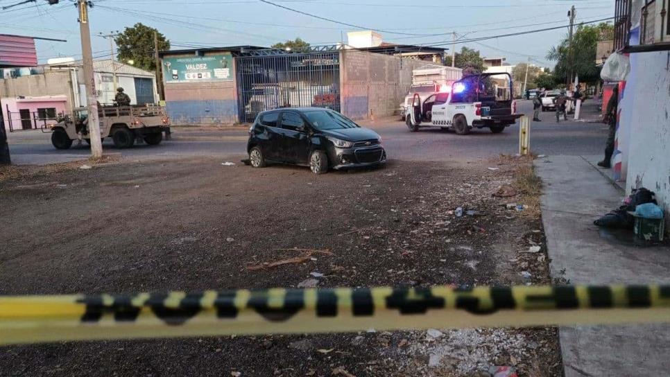 Elementos de la Guardia Nacional detienen a sujeto durante una persecución en Culiacán