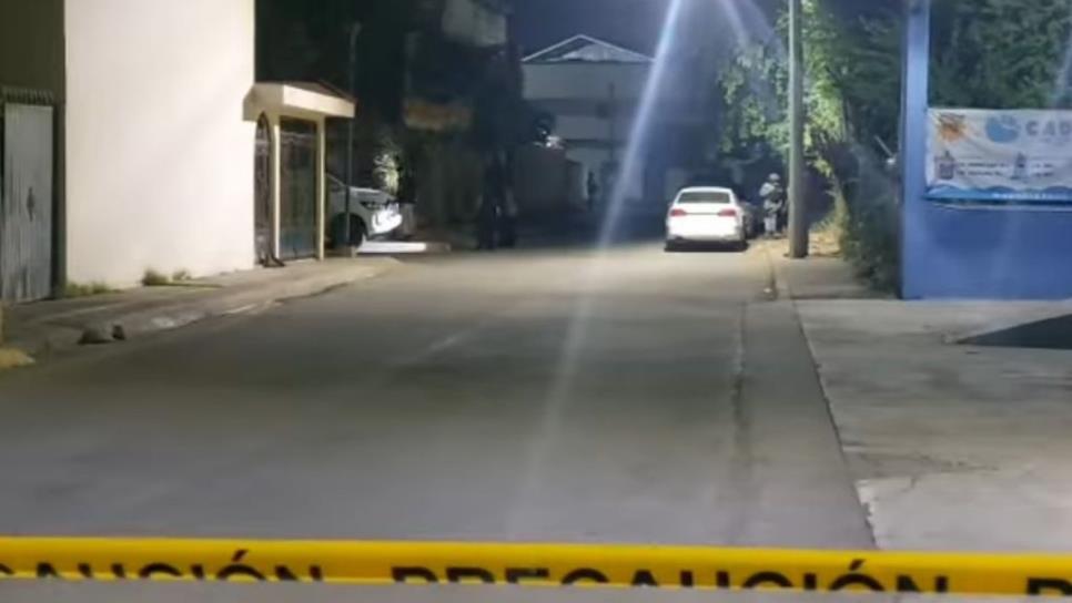 Con impactos de bala en la cabeza trasladan a hombre a hospital de Mazatlán