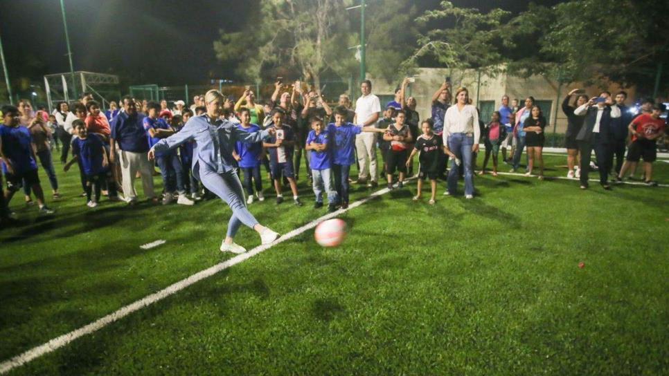 Gobierno de Mazatlán inaugura rehabilitación de cancha de fútbol en la colonia Casa Hogar