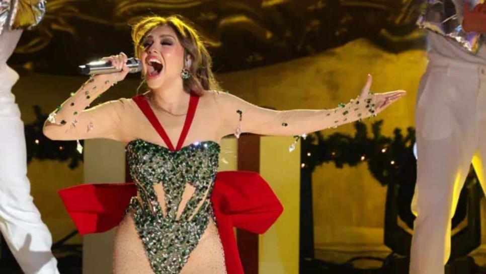 Thalía ilumina con su talento el árbol de Navidad del Rockefeller Center