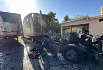 Fuego consume un tráiler y deja daños de 1 millón de pesos en Guasave