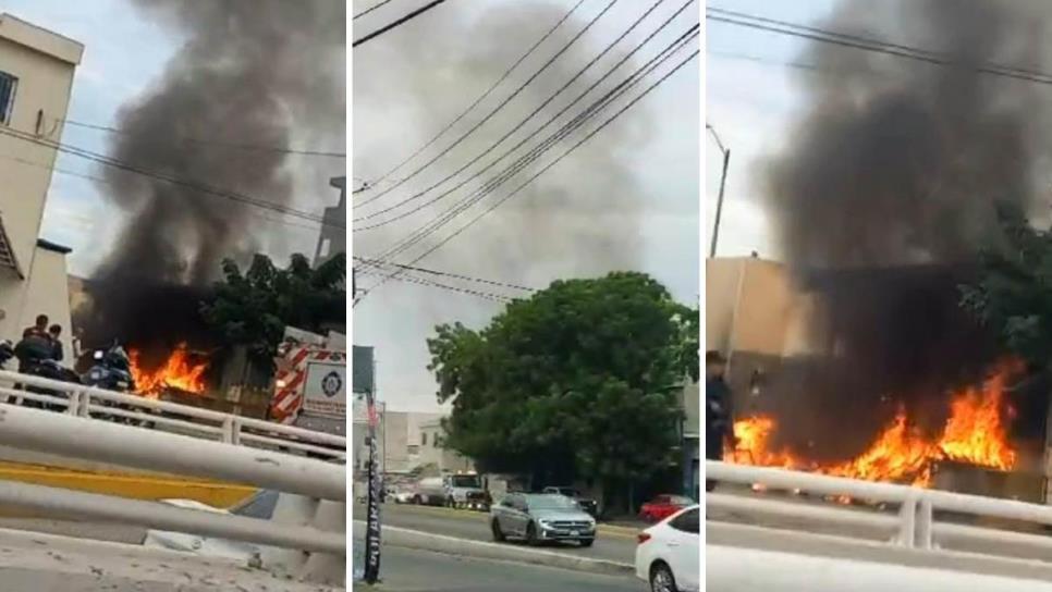 Se incendia un antiguo bar de Culiacán ubicado cerca del monumento a Cuauhtémoc