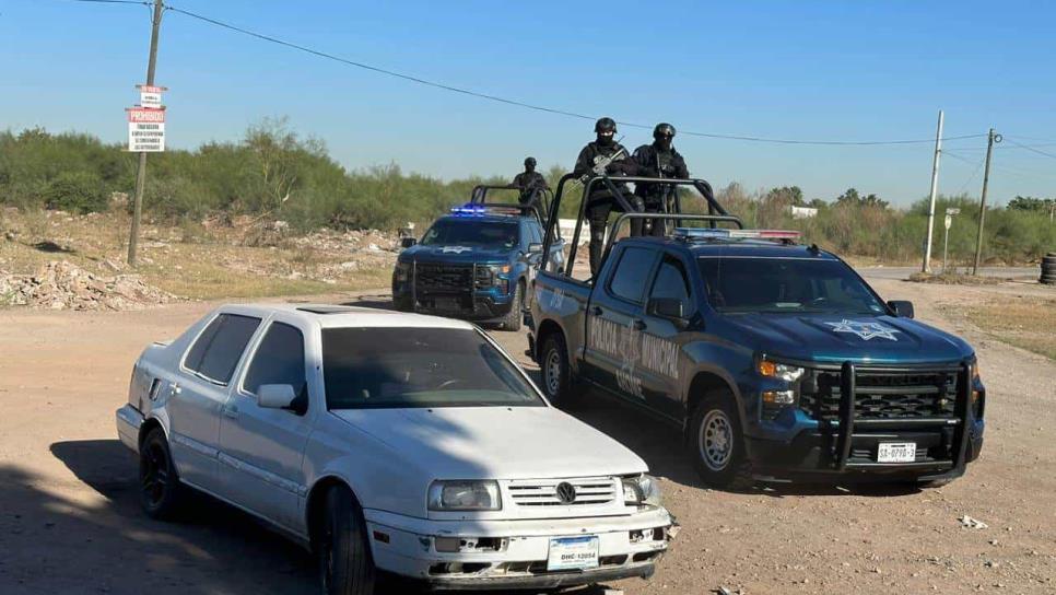 Vehículo abandonado frente a un colegio en Los Mochis moviliza a las autoridades