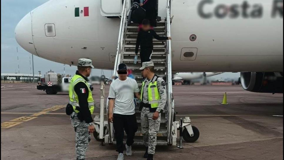 Pasajero intenta secuestrar avión de Volaris y desviar vuelo a Estados Unidos