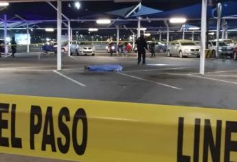 Ejecutan a balazos a un hombre en el estacionamiento del Walmart de la México 68 en Culiacán