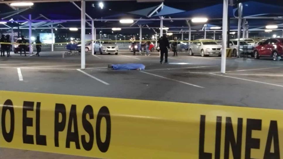 Ejecutan a balazos a un hombre en el estacionamiento de un supermercado de la México 68 en Culiacán