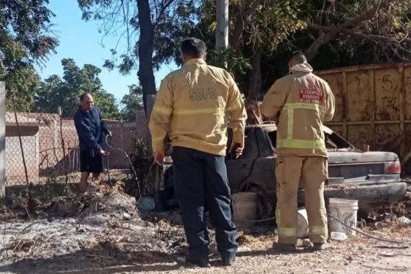 Incendio de vehículo en ejido Benito Juárez, Ahome, alerta a vecinos y autoridades