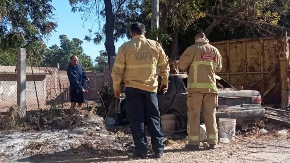 Incendio de vehículo en ejido Benito Juárez, Ahome, alerta a vecinos y autoridades