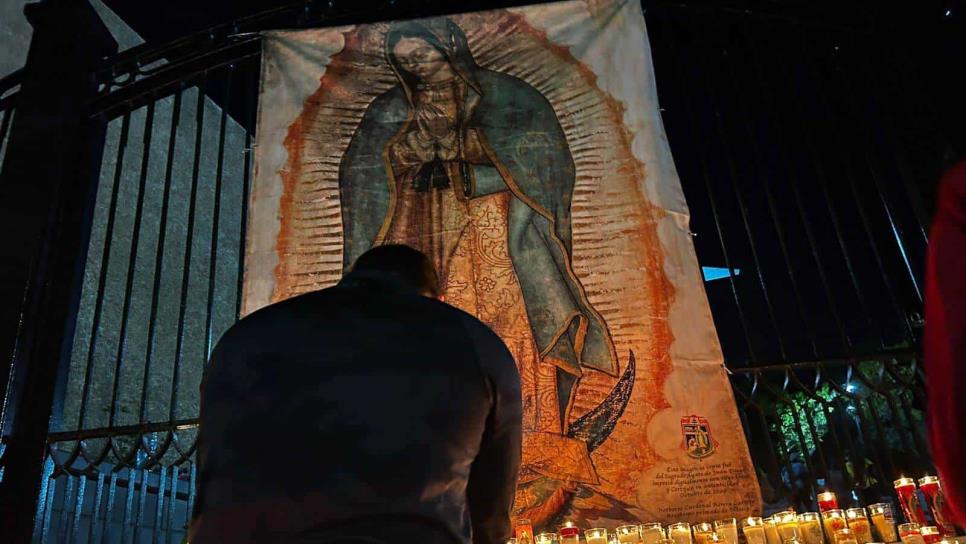 Cientos de culiacanenses le llevan serenata a la Virgen de Guadalupe