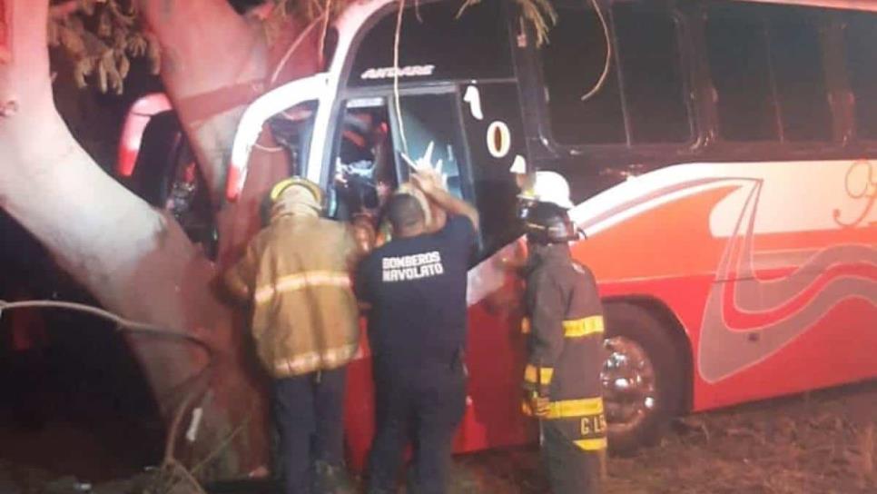 Camionazo deja dos heridos en La Palma, Navolato