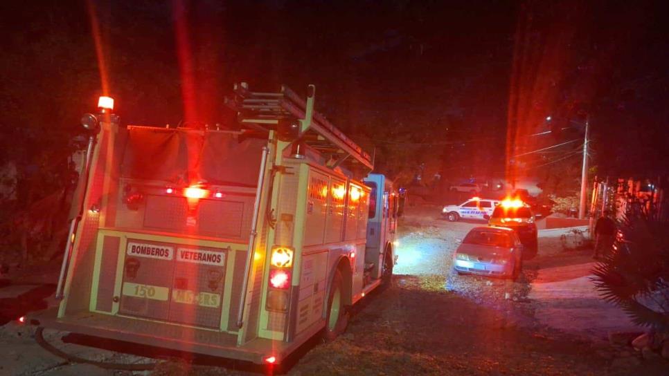 Una casa se incendia en la colonia Lázaro Cárdenas en Culiacán