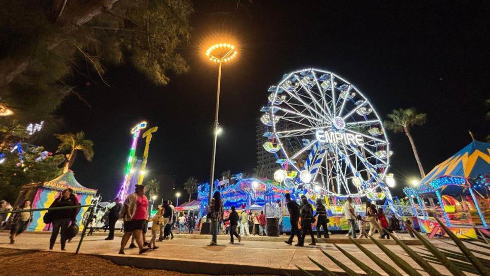 ¡La magia de la navidad llega a Mazatlán! Se inaugura la Villa Navideña con pista de hielo