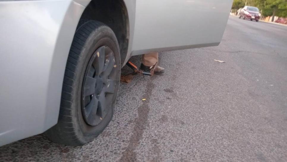 Siete vehículos resultan afectados por "ponchallantas" en el boulevard Lola Beltrán en Culiacán