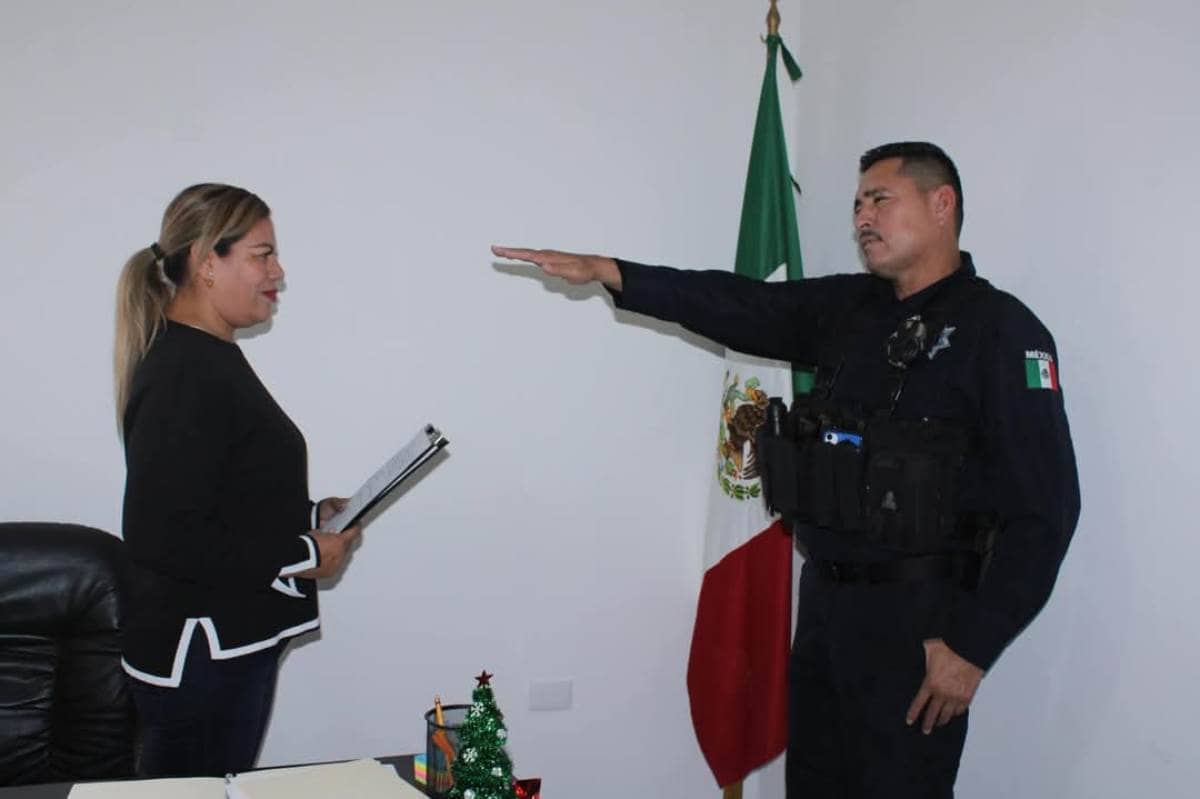 Ezequiel Leyva Valdés toma protesta como Director de Seguridad en Juan José Ríos, Sinaloa
