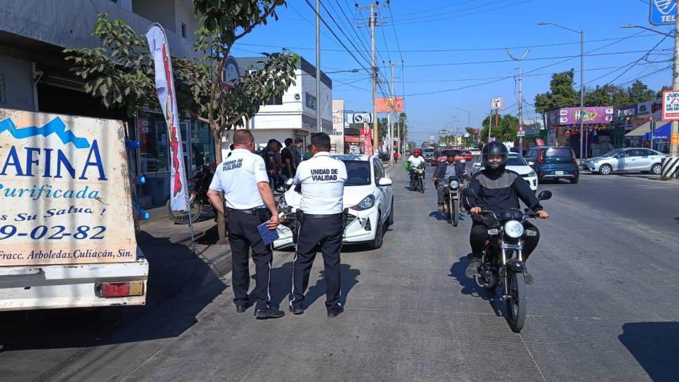 Un cobrador resulta con fractura tras accidentarse en la colonia Arboledas de Culiacan