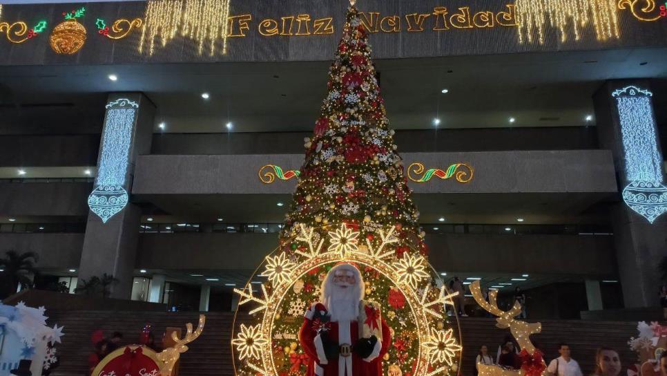 Así lucen el Pino Navideño y el Nacimiento de Palacio de Gobierno