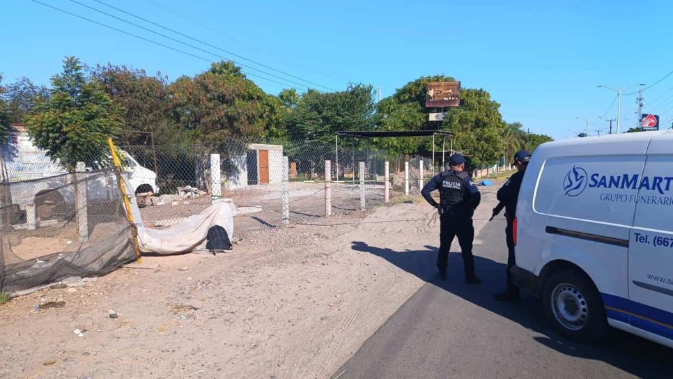 Sujetos abandonan cuerpo de un hombre «emplayado» a la entrada de la sindicatura de Costa Rica, en Culiacán