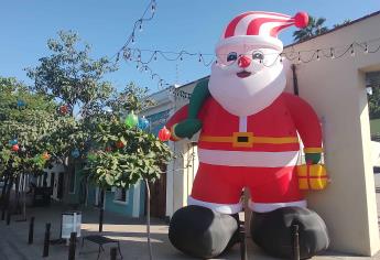 Así luce el Paseo del Ángel de Culiacán, con sus luces y un Santa Claus gigante