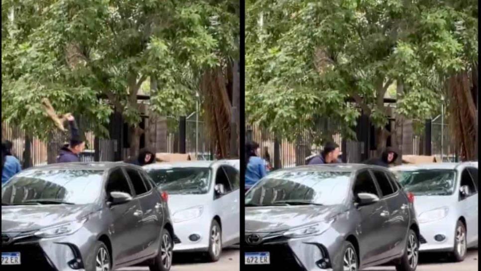 Hombre se estaciona frente una salida para ir a una fiesta y vecinos le destrozan el coche