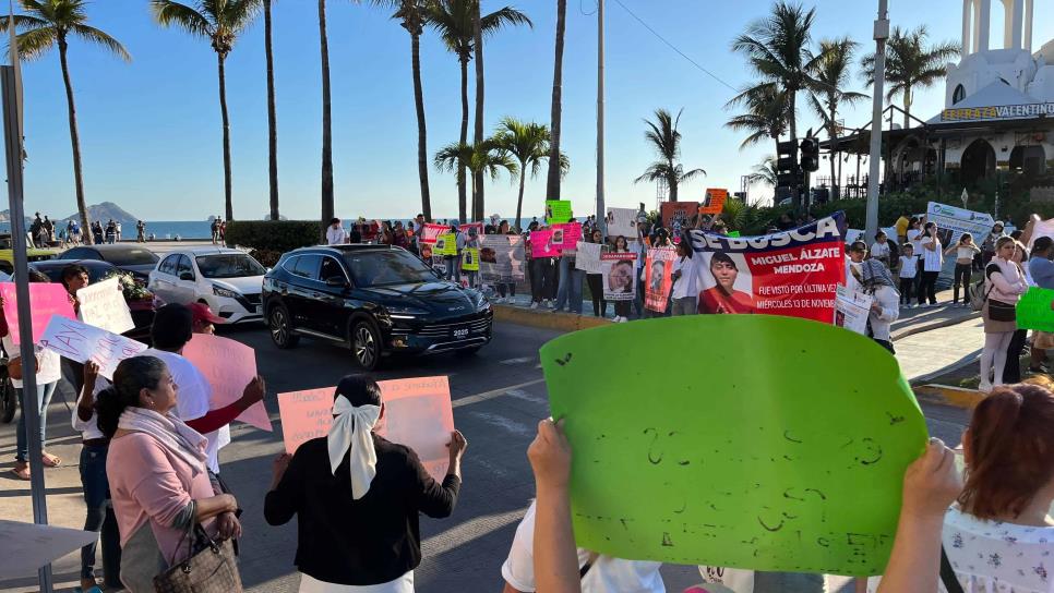 Tras manifestación, se solidariza Estrella Palacios con familiares de personas desaparecidas