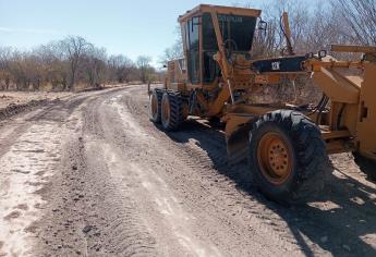 Rehabilitan caminos y carreteras de acceso a El Fuerte