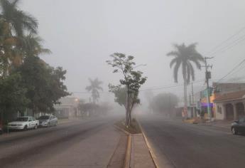 Densa niebla marca el inicio del último día del año en Los Mochis 