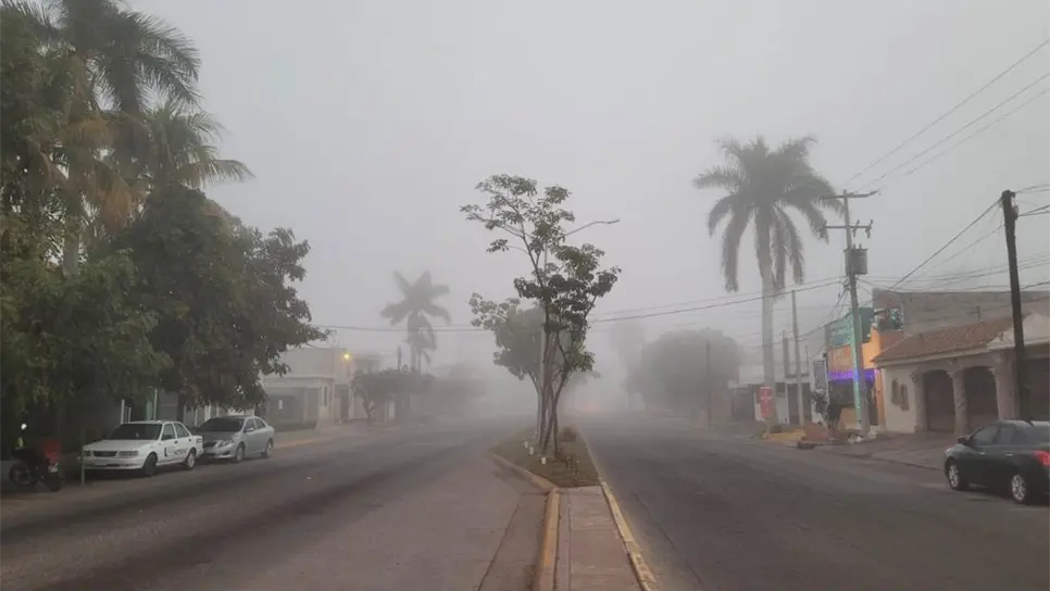 Densa niebla marca el inicio del último día del año en Los Mochis