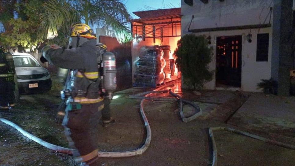 Adulto mayor resulta con quemaduras tras incendiarse su casa en la Loma de Rodriguera en Culiacán