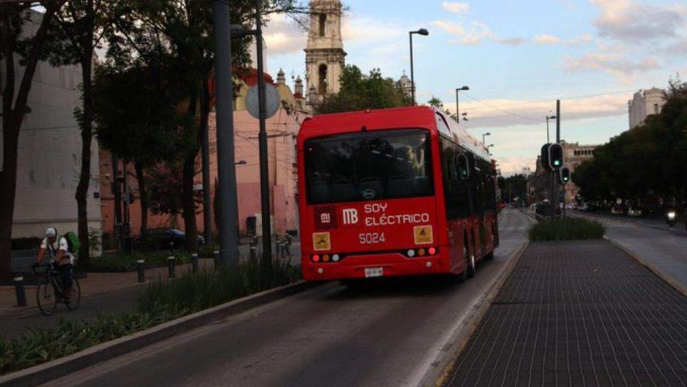 Así fue como usuarios del Metrobús de la CDMX celebraron el Año Nuevo 2025 | VIDEO Así fue como usuarios del Metrobús de la CDMX celebraron el Año Nuevo 2025 | VIDEO