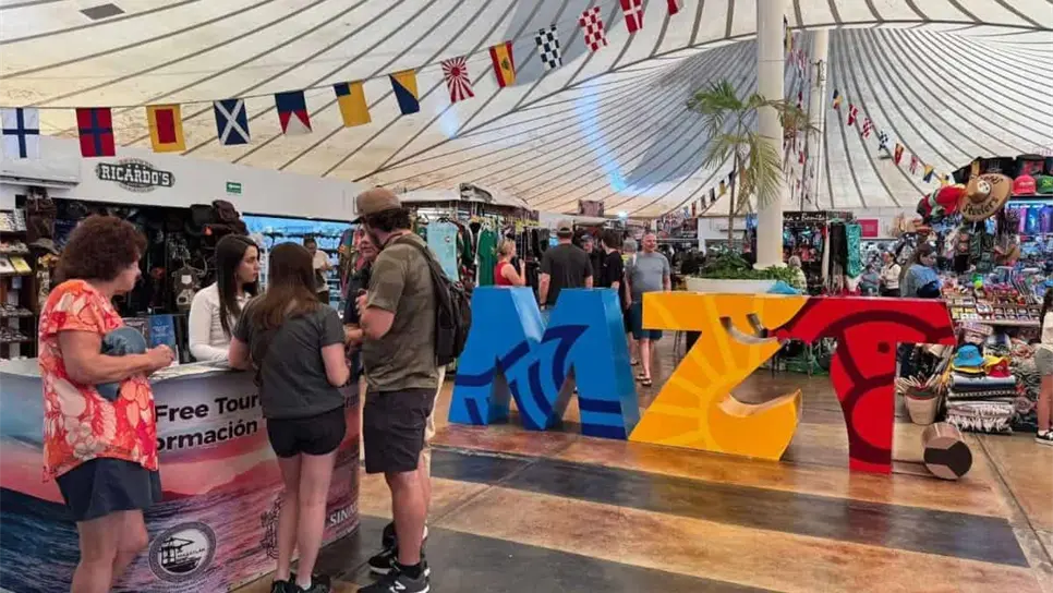 Recibe Mazatlán sus primeros 2 cruceros del 2025; el Norwegian Joy y el Carnival Panorama