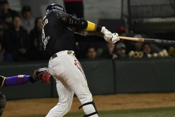 Algodoneros blanquea a Cañeros y se pone a un juego de semifinales