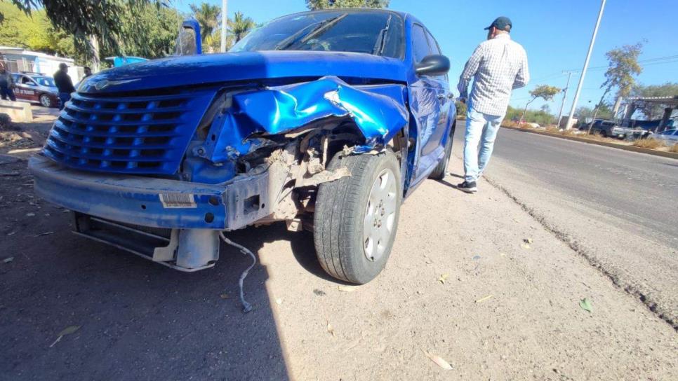 Tres mujeres resultan lesionadas tras impactar contra un tráiler en Ahome