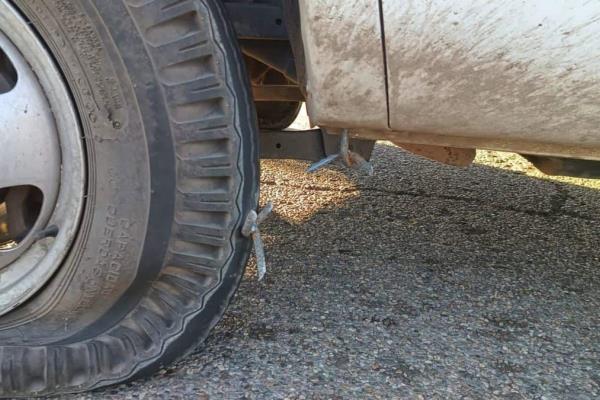 "Ponchallantas" dañan 4 vehículos en la entrada a Costa Rica en Culiacán