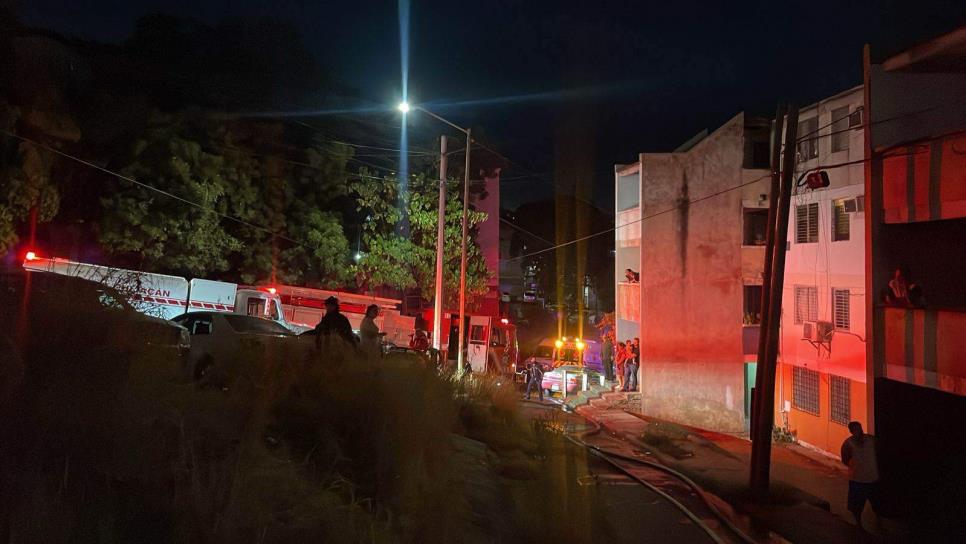 Daños materiales deja incendio en un departamento en la colonia Cañadas, al sur de Culiacán