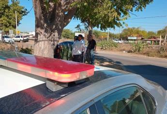 Elementos  de la Unesa rescatan a conductor que cayó al canal de la Stanzab Toscana en Culiacán