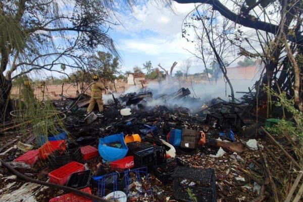 Incendio deja a un adulto mayor sin hogar en Los Mochis
