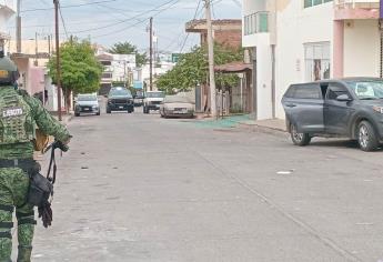 Atacan a balazos domicilio de colonia Benito Juárez de Culiacán; en la zona se localizó una camioneta con armas