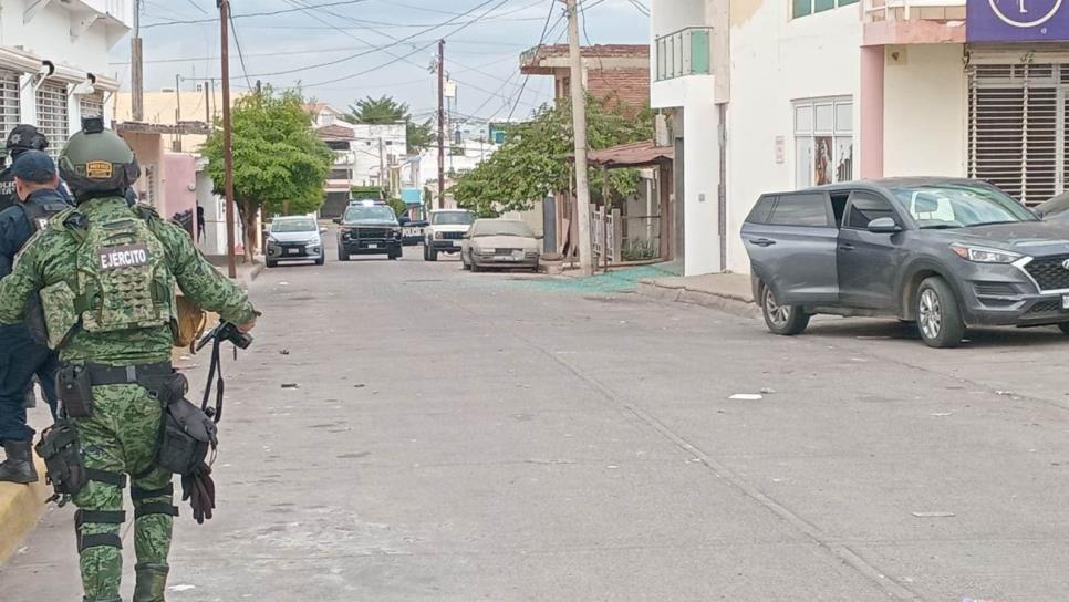 Atacan a balazos domicilio de colonia Benito Juárez de Culiacán; en la zona se localizó una camioneta con armas