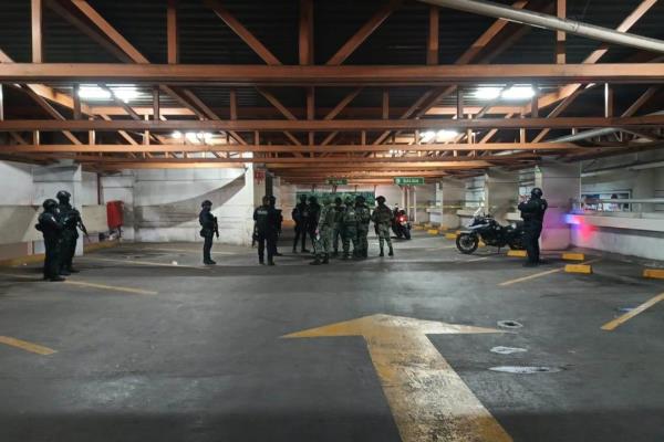 Matan a balazos a joven en el estacionamiento de un supermercado en el sector Centro de Culiacán