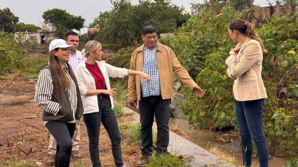 Estrella Palacios supervisa limpieza y desazolve de canales pluviales en Mazatlán, un programa permanente del puerto 