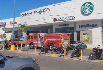 Encapuchados ingresan a plaza comercial y queman local de tortas; se dice que es del hermano de un influencer