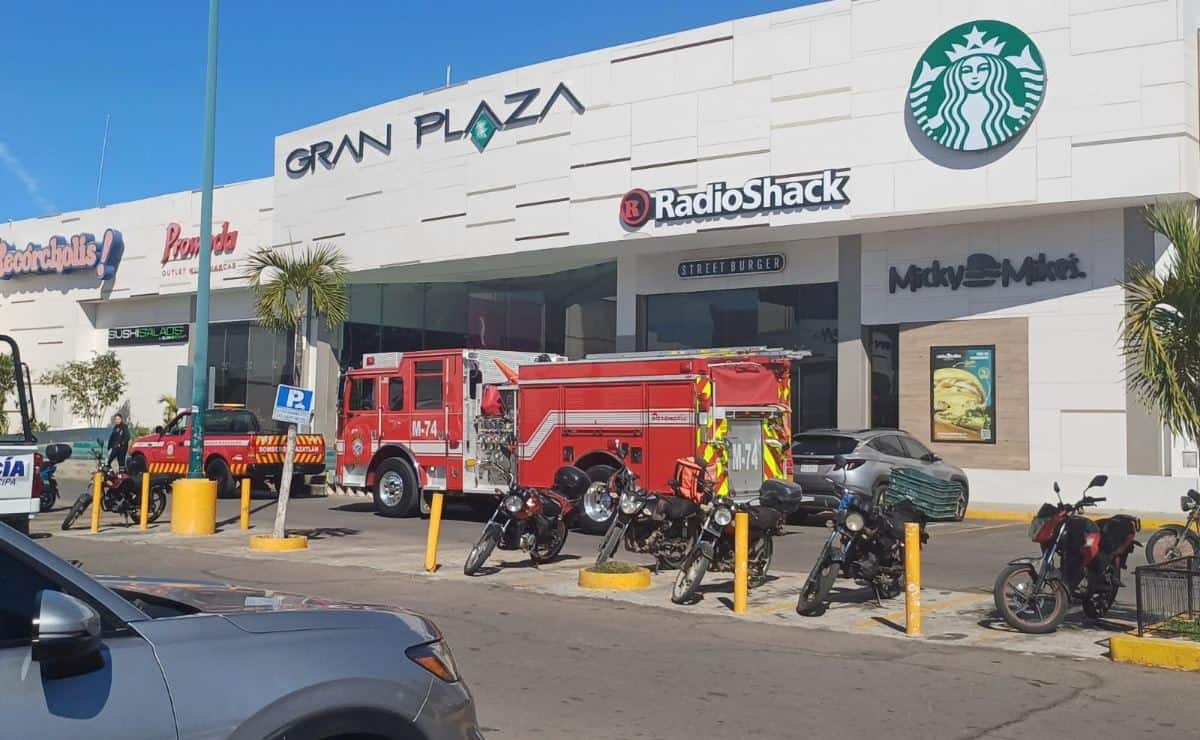 Encapuchados ingresan a plaza comercial y queman local de tortas; se dice que es del hermano de un influencer